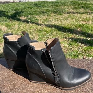 Like new Haley bootie by naturalizer.